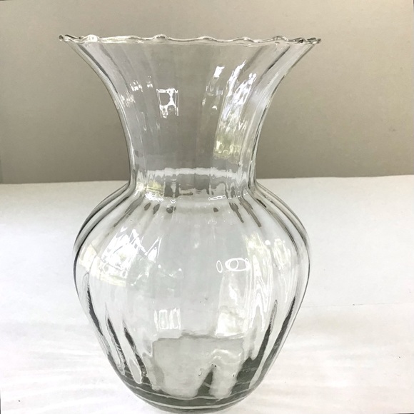 Vintage Clear Glass Vase Ribbed Interior with Rippled Scalloped Ruffle Top 6.5”H - Picture 5 of 7